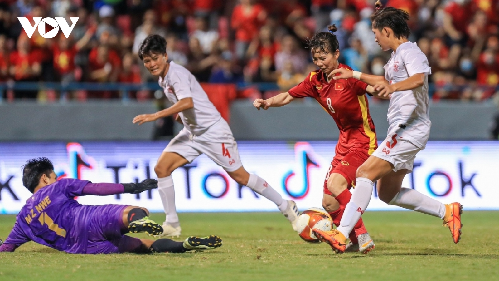 Trần Thị Thuỳ Trang – "dị nhân" của bóng đá Việt